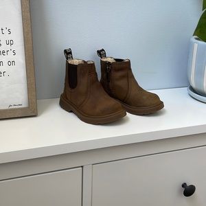 Boys Ugg Bolden Weather Boot size 7